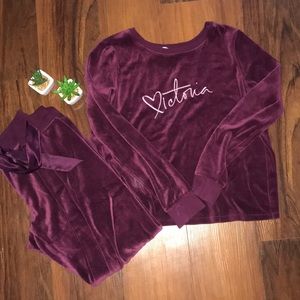 😍Victoria’s Secret Velvet Valour matching Set.